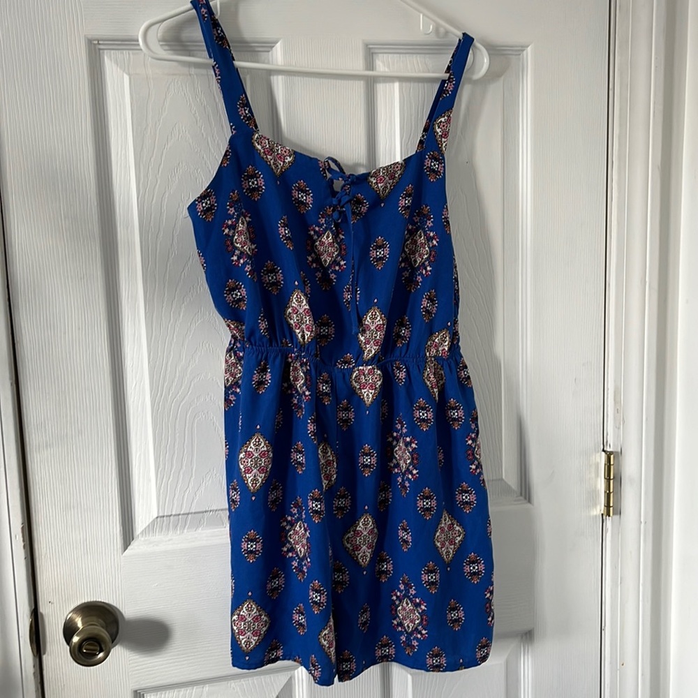 Cute blue romper with vintage design